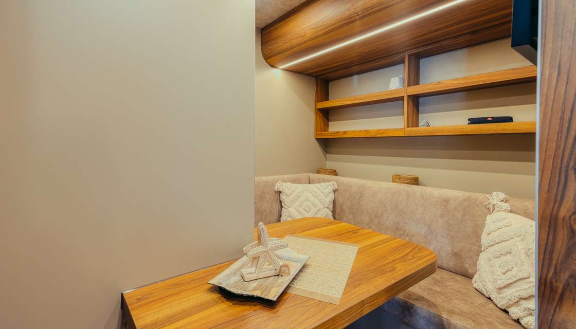 Moon Yacht 65