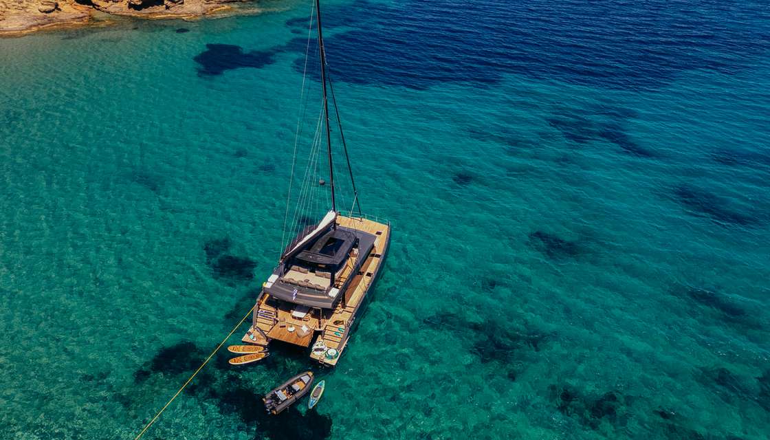Moon Yacht 65