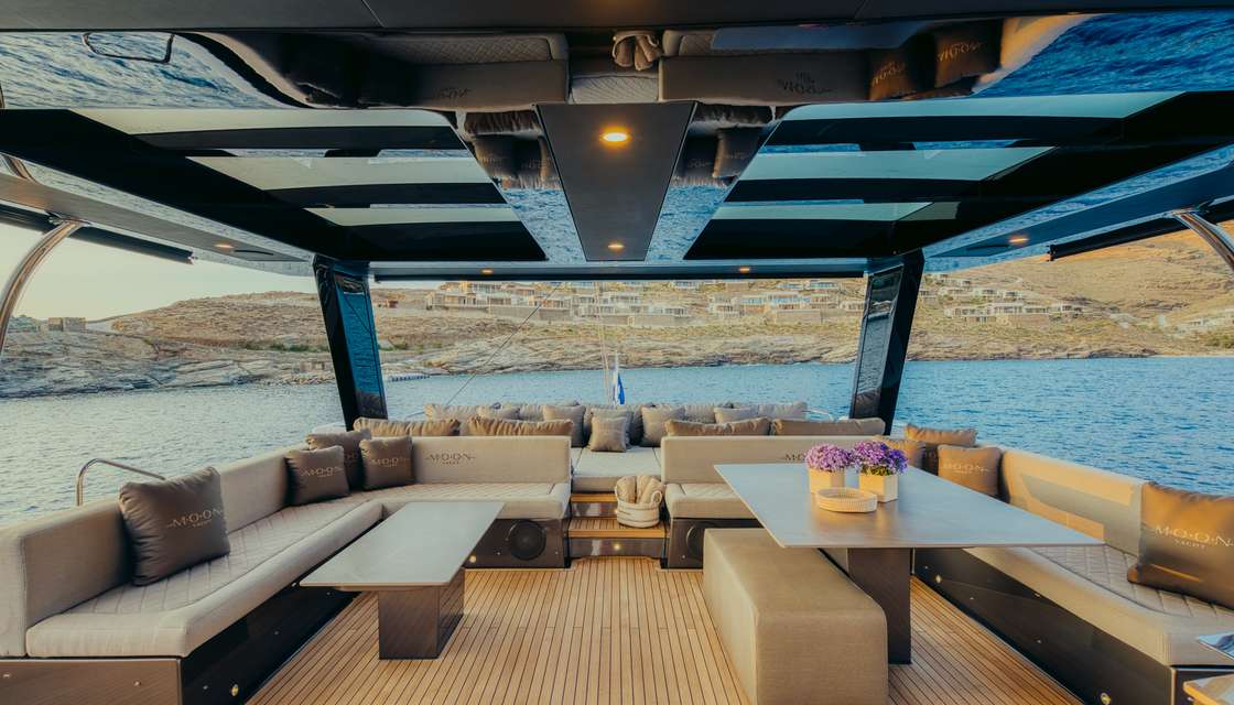 Moon Yacht 65