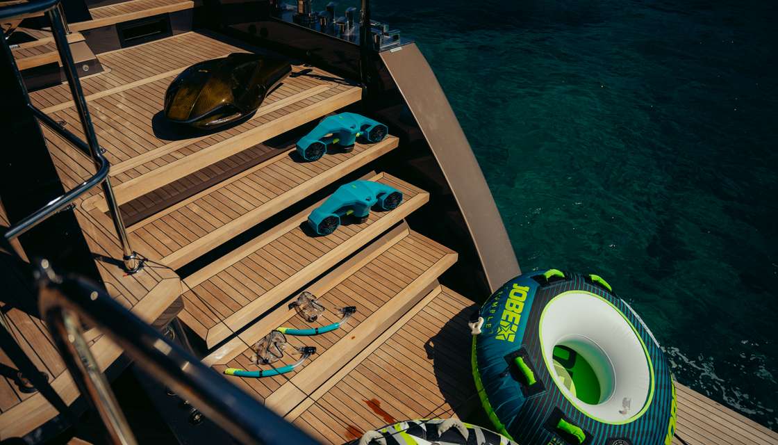 Moon Yacht 65