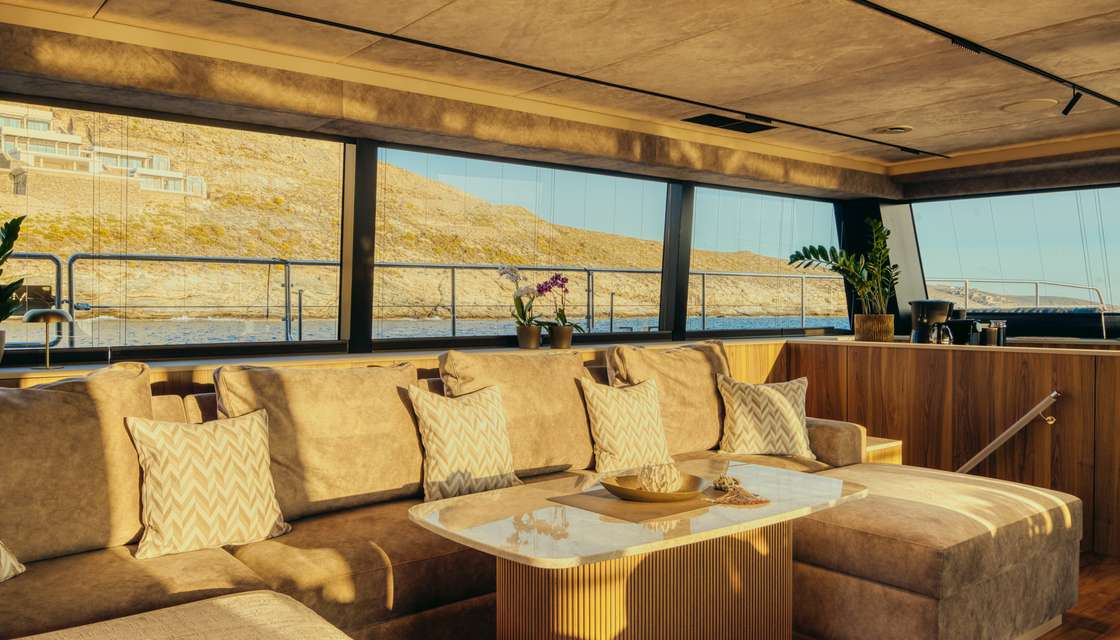 Moon Yacht 65