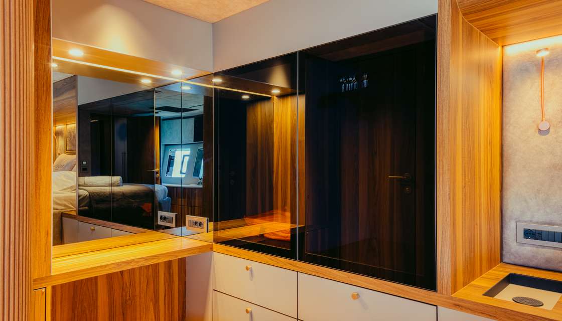Moon Yacht 65