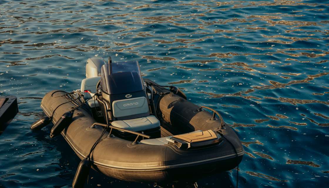 Moon Yacht 65