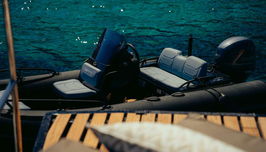 Moon Yacht 65