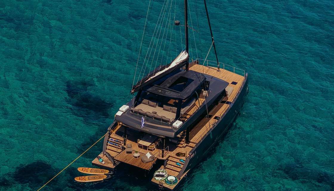 Moon Yacht 65