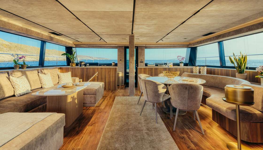 Moon Yacht 65