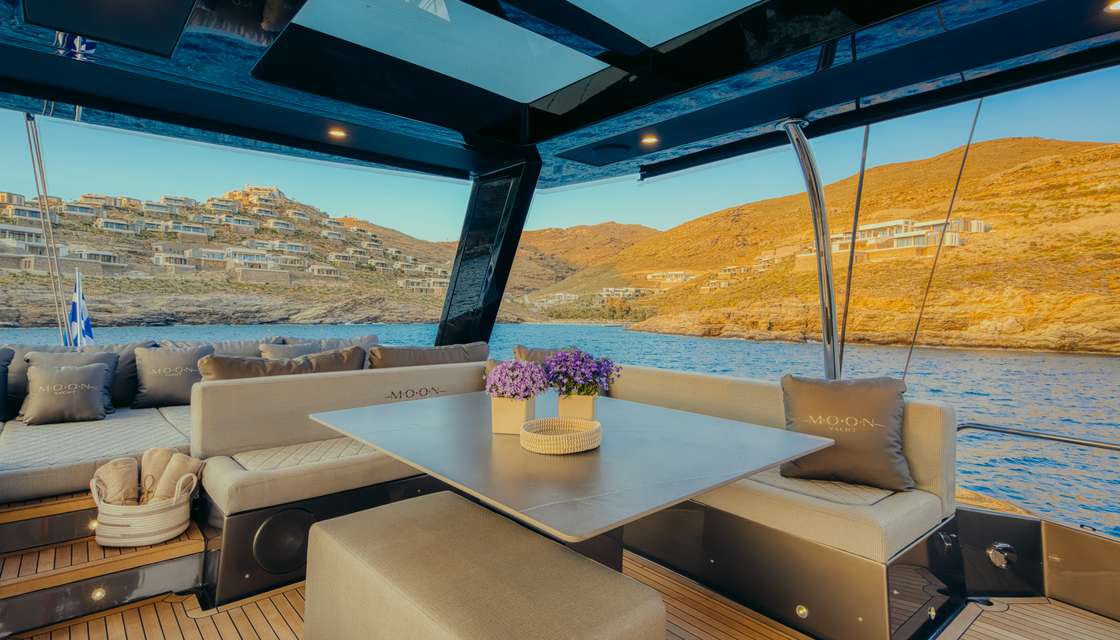 Moon Yacht 65