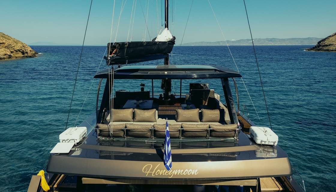 Moon Yacht 65