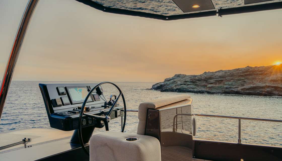 Moon Yacht 65