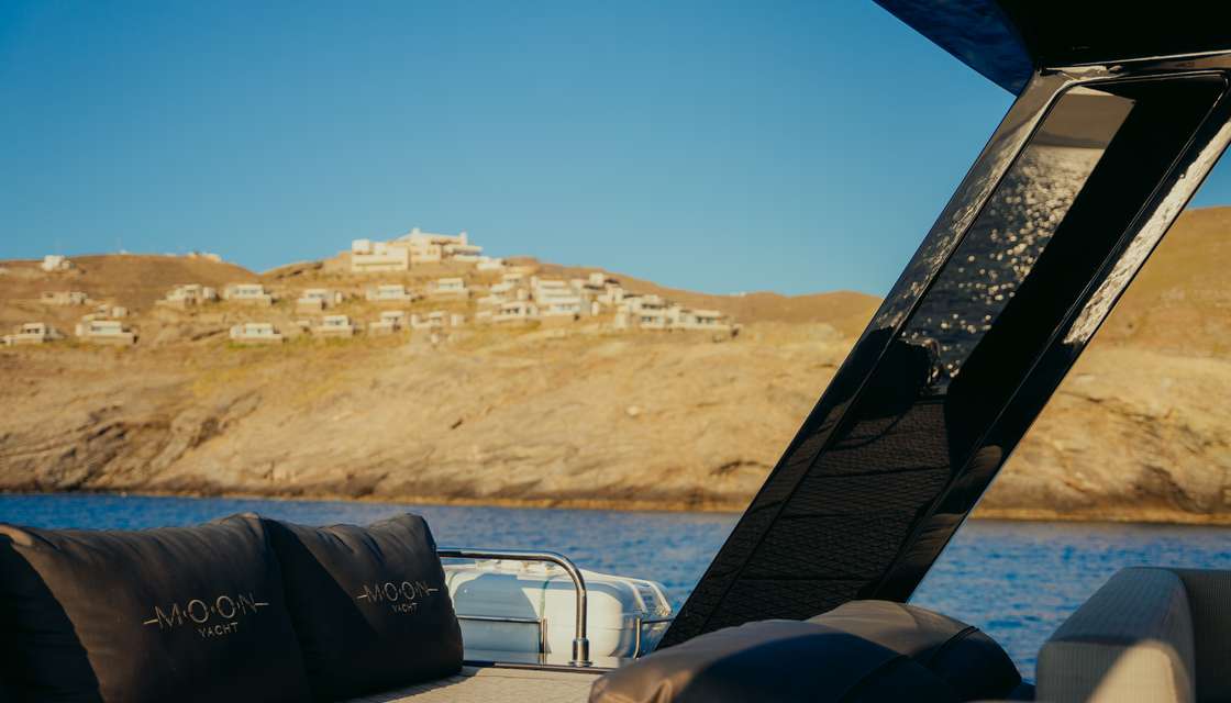 Moon Yacht 65