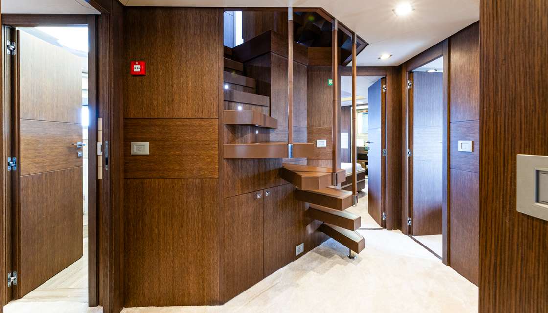 Ferretti Custom Line 100