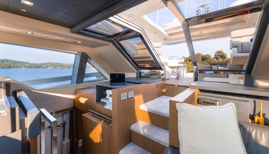 Ferretti Custom Line 100