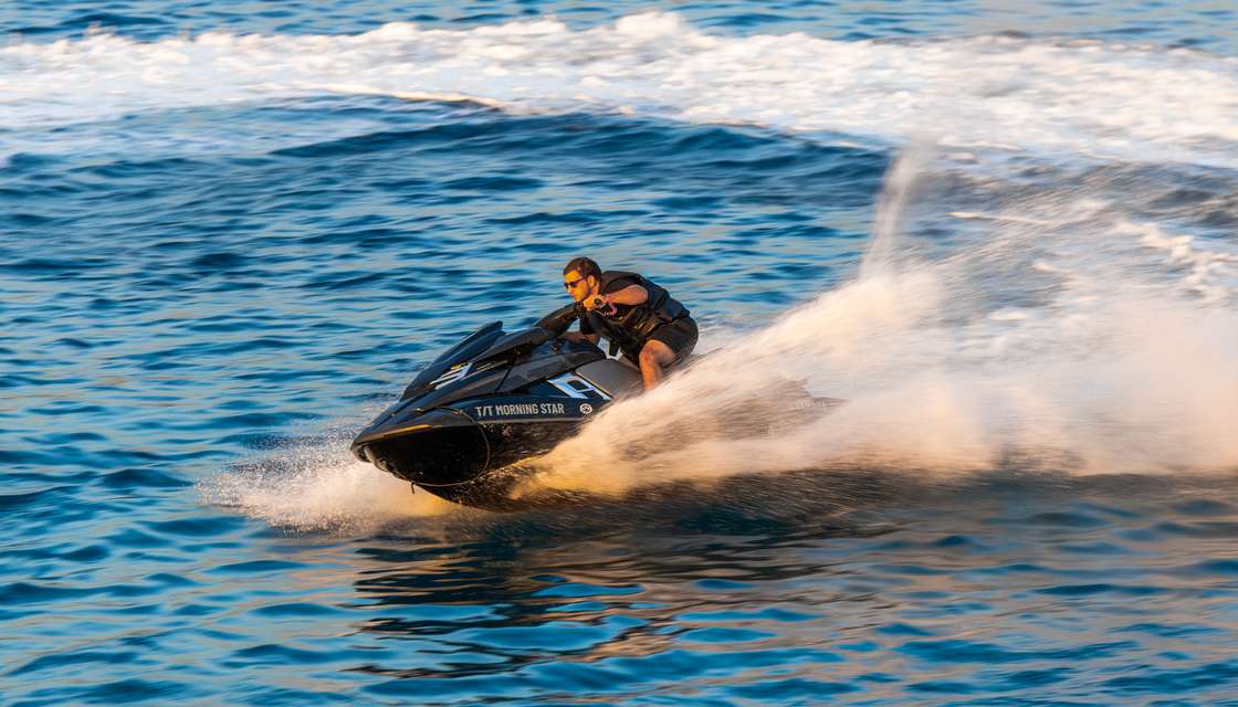 Ferretti Custom Line 100