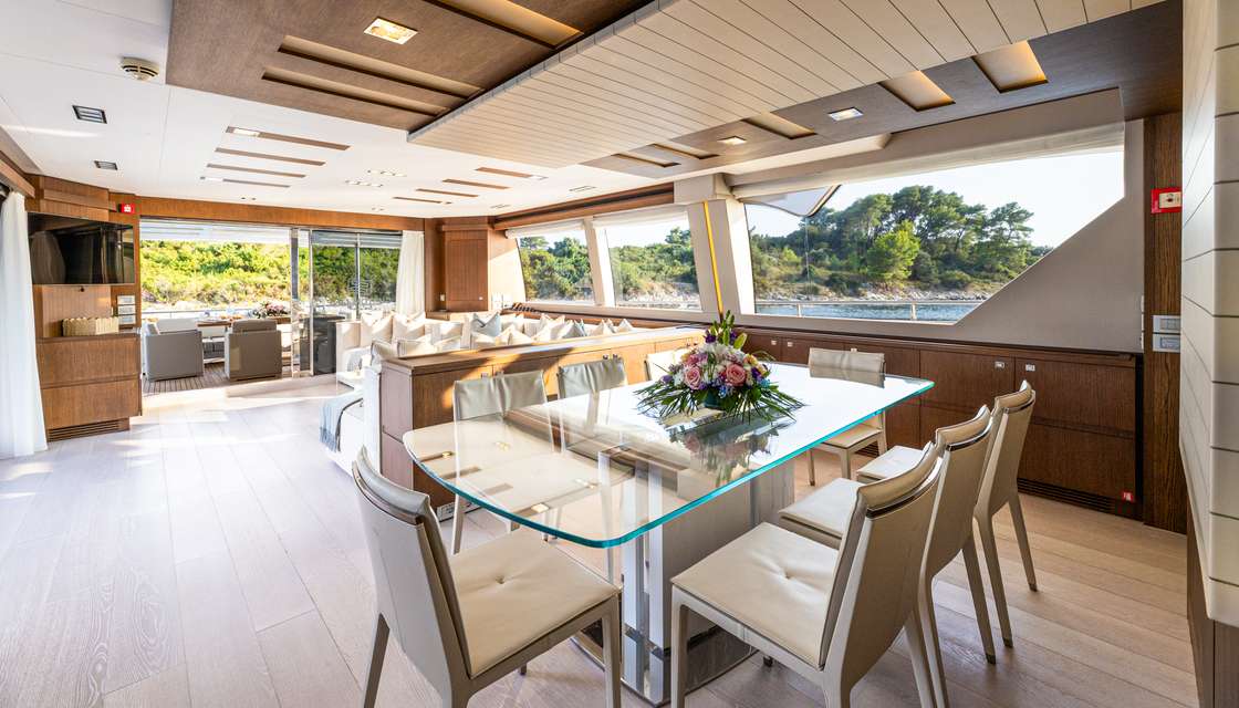 Ferretti Custom Line 100