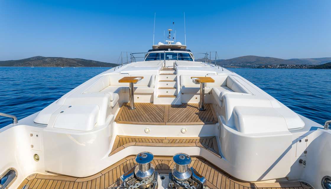 Ferretti Custom Line 100