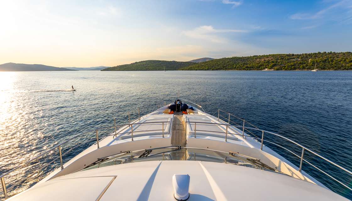 Ferretti Custom Line 100