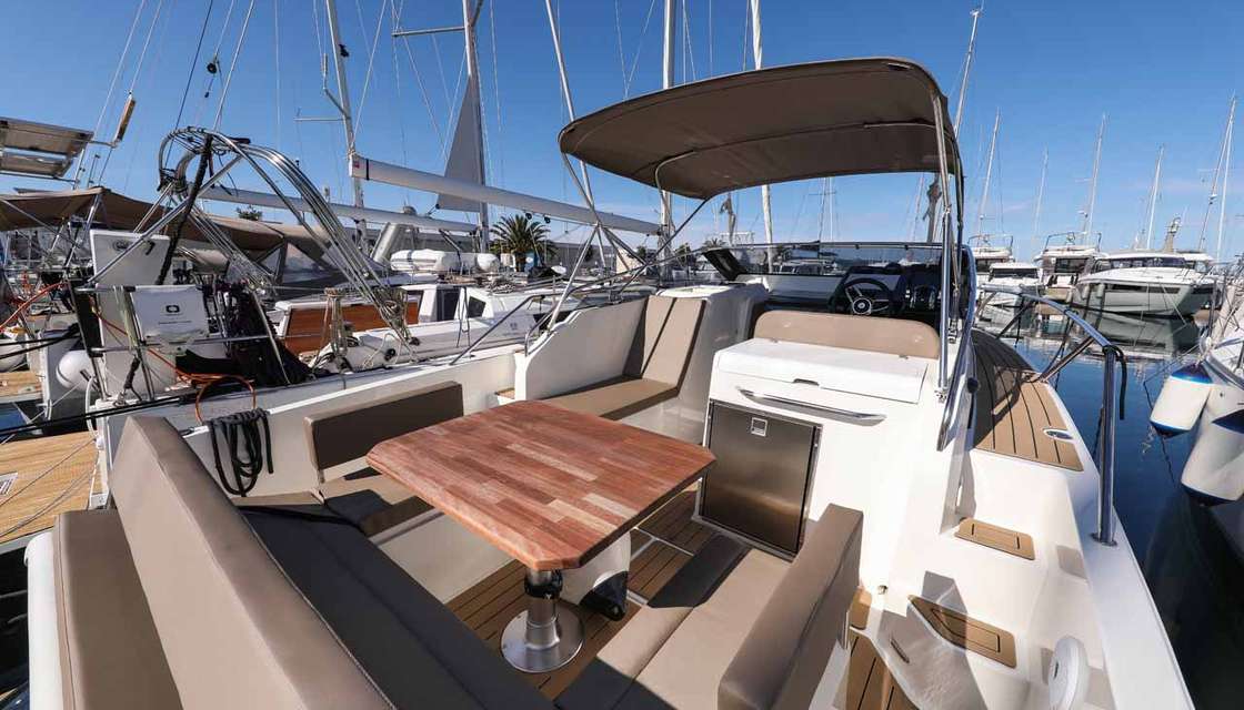 Nuva M9 Cabin