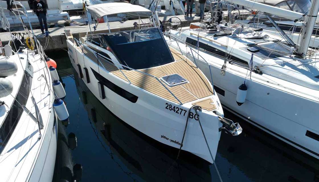 Nuva M9 Cabin