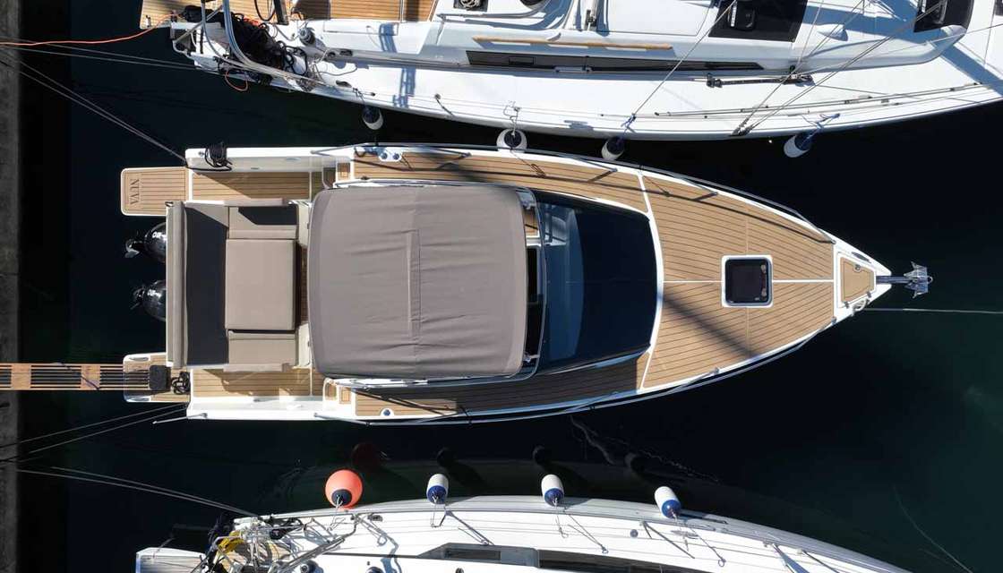 Nuva M9 Cabin