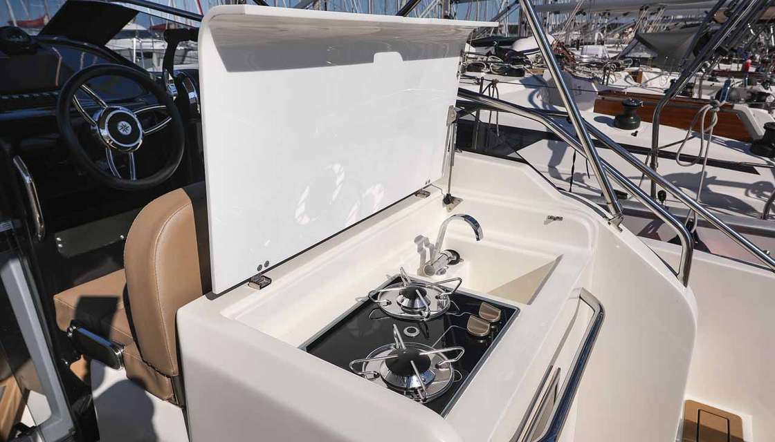Nuva M9 Cabin