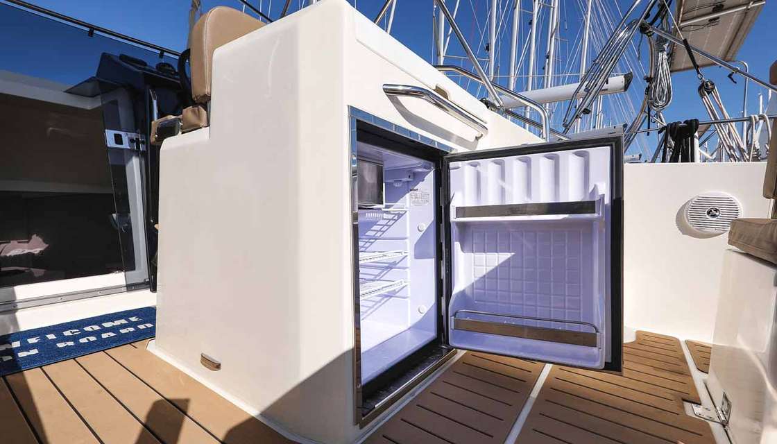 Nuva M9 Cabin
