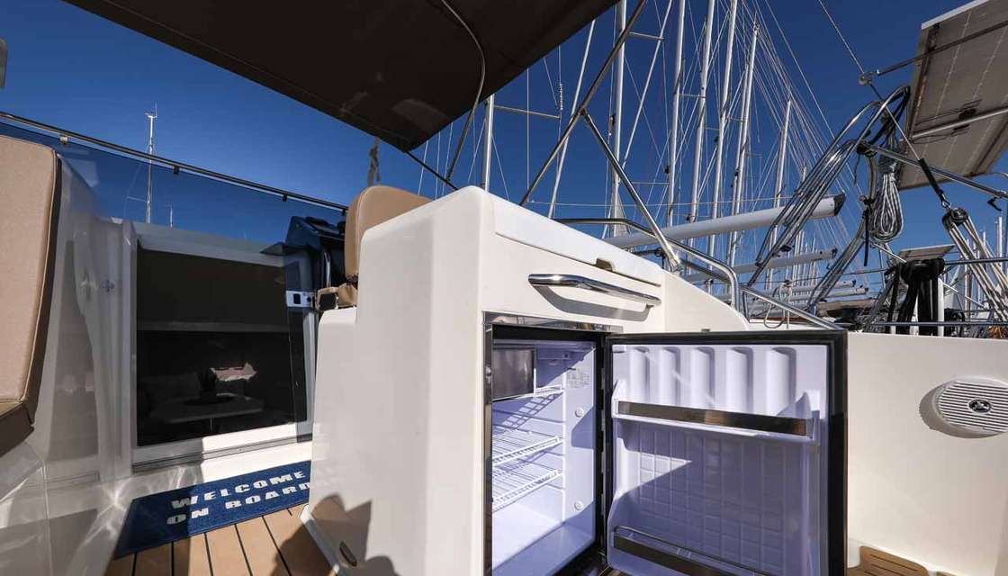 Nuva M9 Cabin