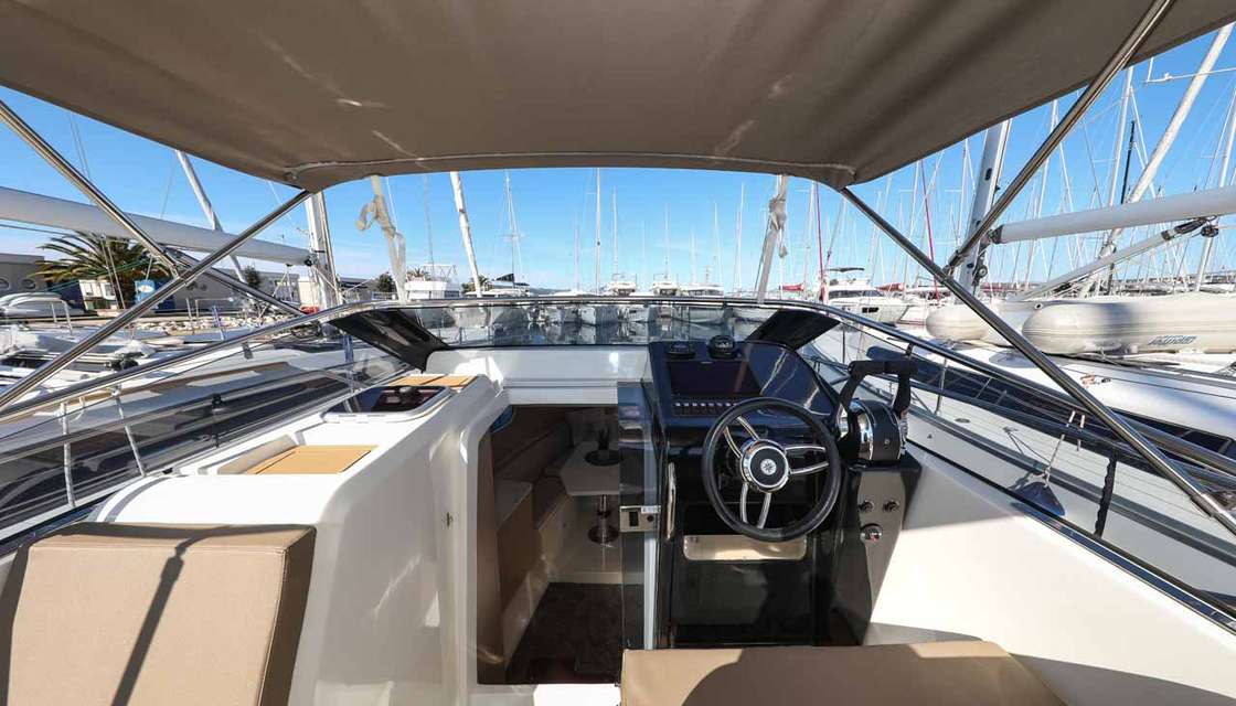 Nuva M9 Cabin