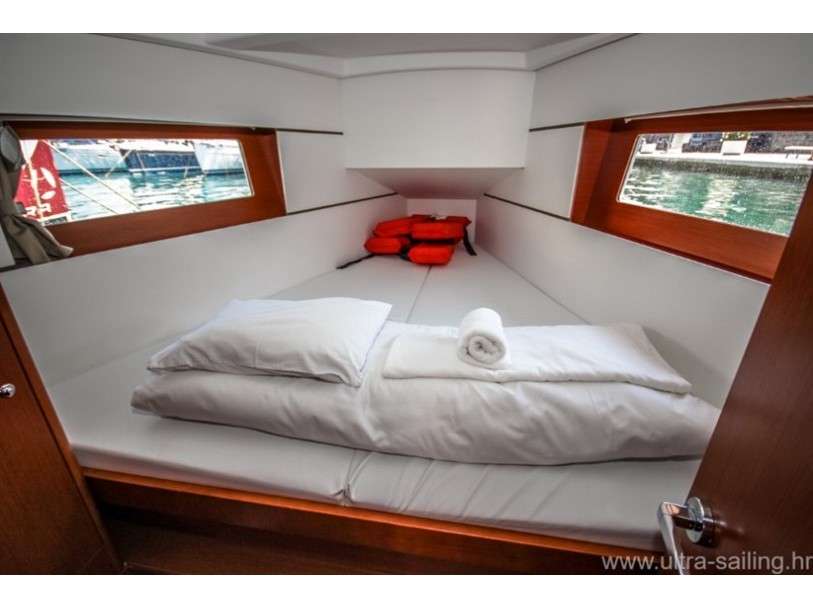 Oceanis 35