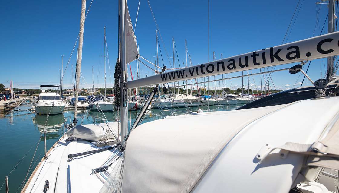 Oceanis 35