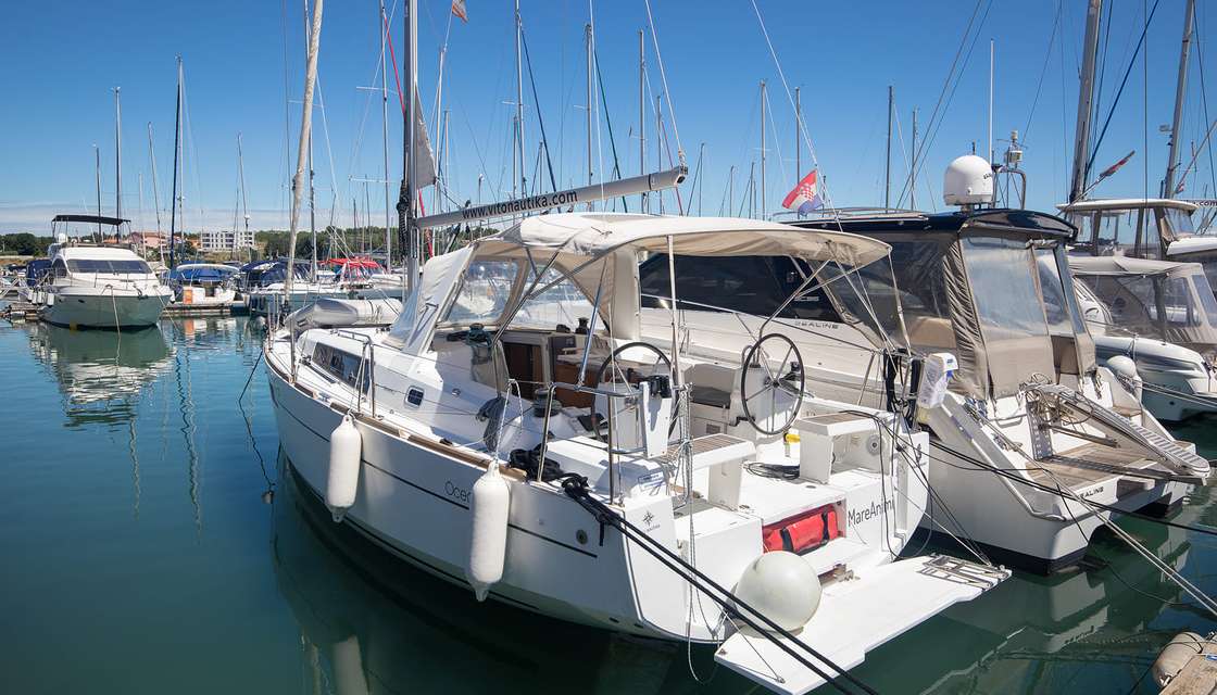 Oceanis 35