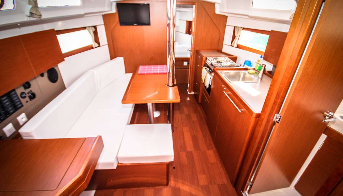 Oceanis 35