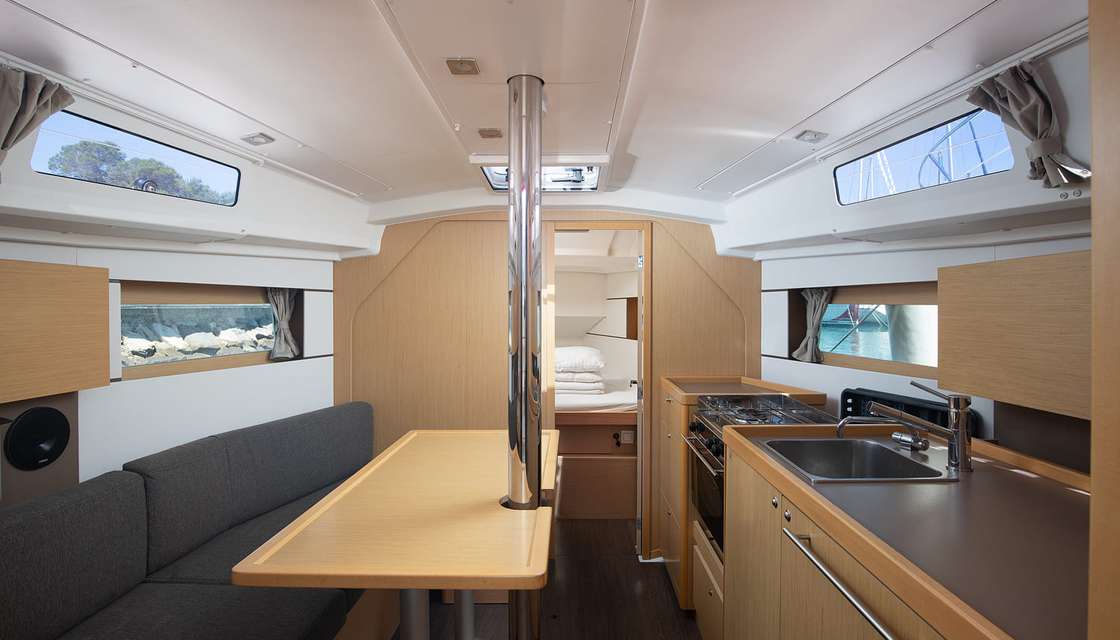 Oceanis 35
