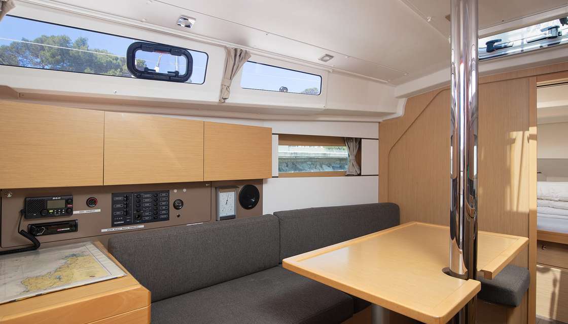 Oceanis 35