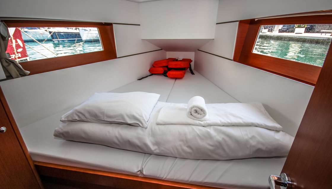 Oceanis 35