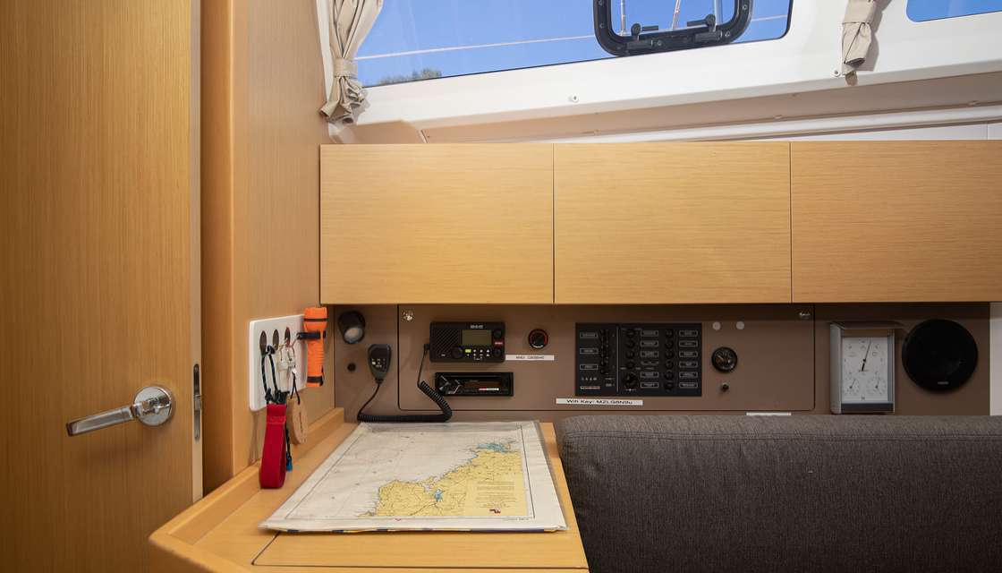 Oceanis 35