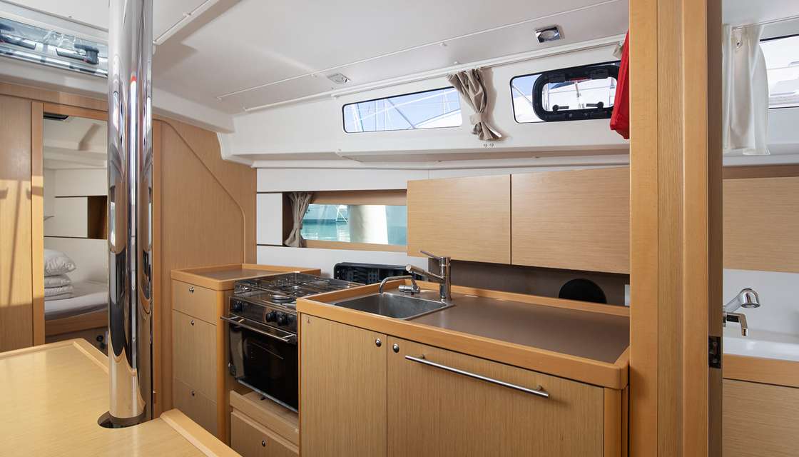 Oceanis 35