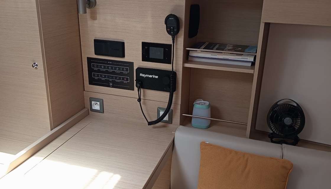 Oceanis 37.1