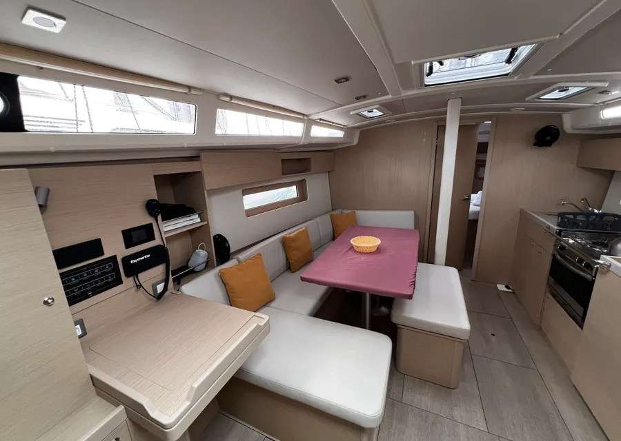 Oceanis 37.1