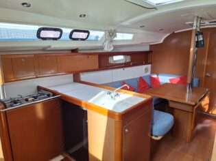 Oceanis 37