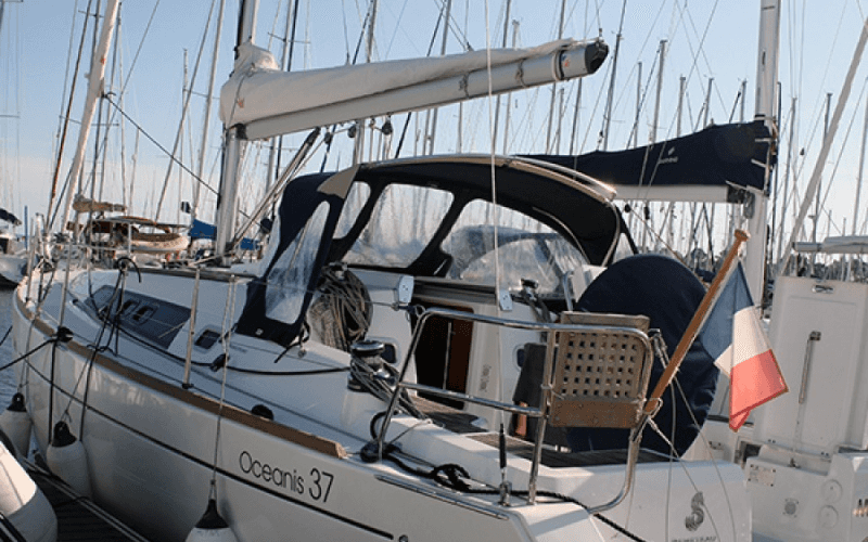 Oceanis 37