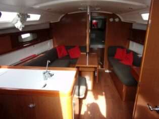 Oceanis 37