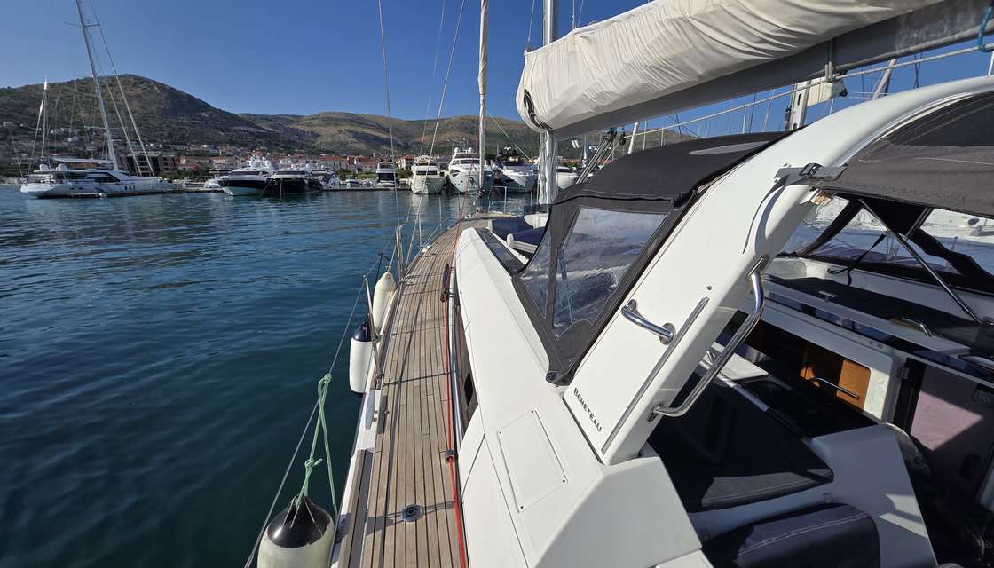 Oceanis 55
