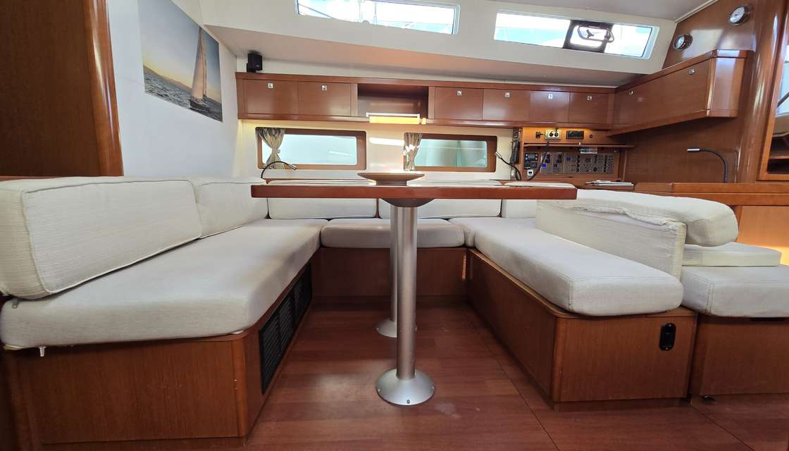 Oceanis 55