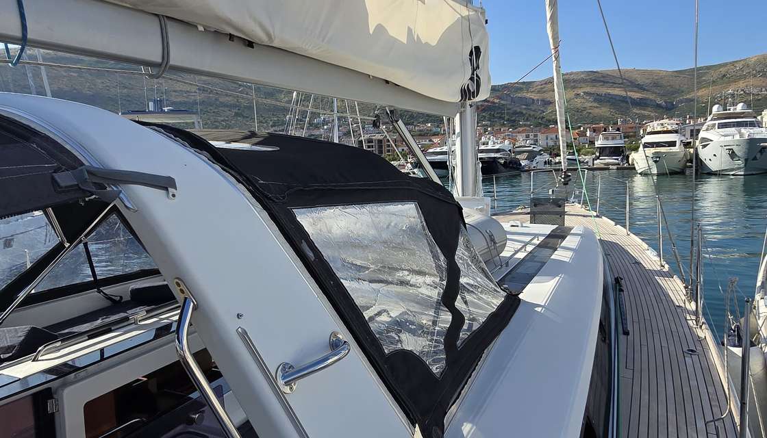 Oceanis 55
