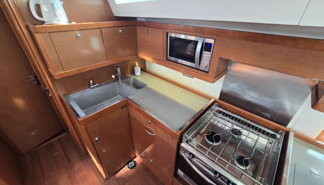 Oceanis 55