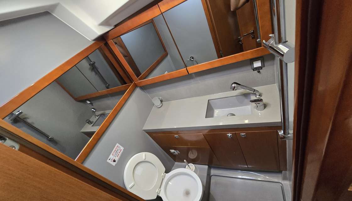 Oceanis 55