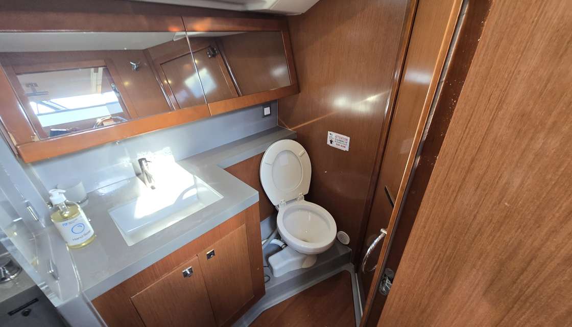 Oceanis 55