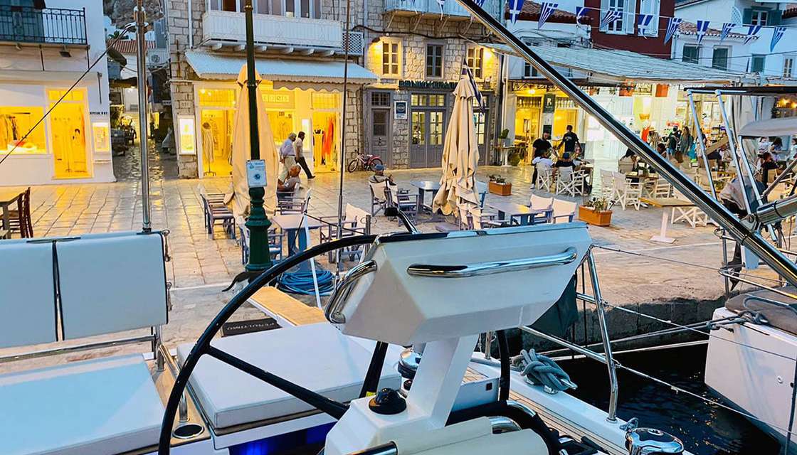 Oceanis Yacht 62