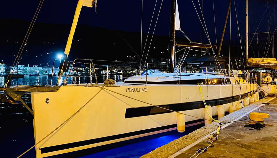 Oceanis Yacht 62