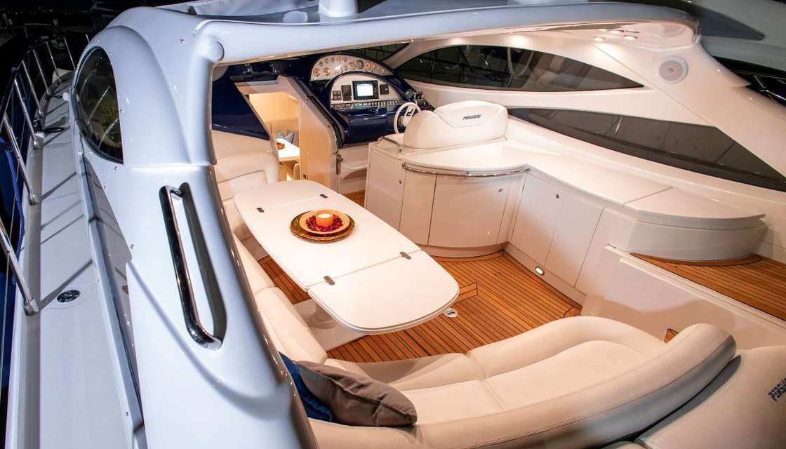 Pershing 52